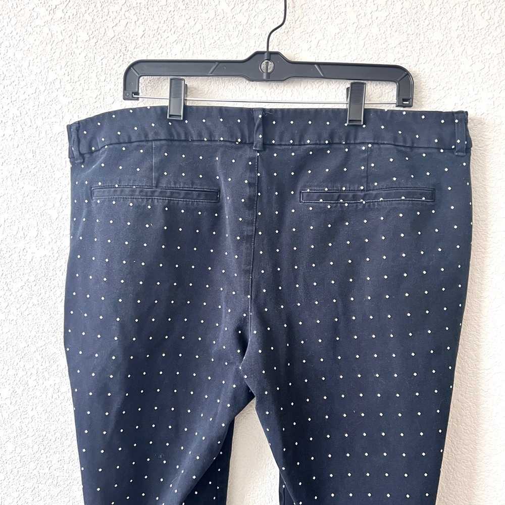 Old Navy Women’s Size 18 Regular Pixie Mid Rise Black Pants White Diamond Print - Picture 6 of 9